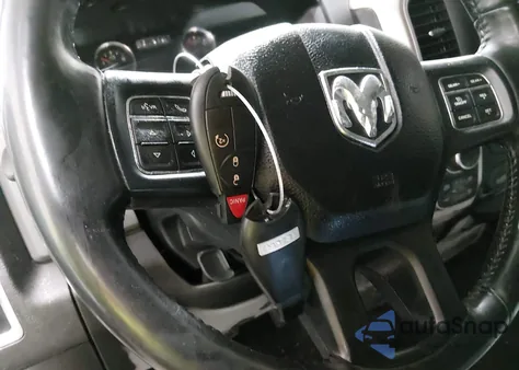 2019 Ram 1500 Classic Big Horn 4X4 6'4 Box z USA, uszkodzony, nr VIN 1C6RR7TT8KS547964